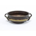 Eastern bronze bronze, with stylised side handles, 11cm wide