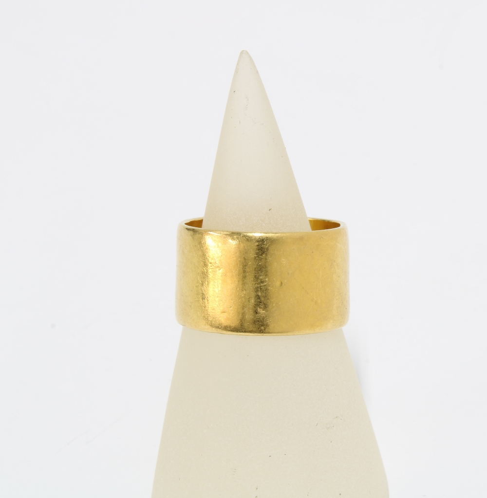 Vintage 22 carat yellow gold wedding band, London 1964, approx 10.5grams, size O