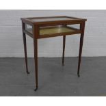 An Edwardian mahogany vitrine cabinet/table, glazed top section on tapering legs, 61 x 72 x 41cm.