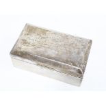 Walker & Hall silver table cigarette box, Sheffield 1924, with engraved presentation inscription
