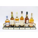 Classic Malts Stand with six bottles of whisky including Glenkinchie 10 years, Lagavulin 16 years,