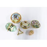 A collection of three Halcyon Days enamel snuff boxes and two enamel eggs (5)