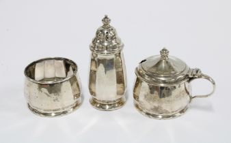 Walker & Hall three piece silver condiment set, Chester 1938 (3) (lacking liners)