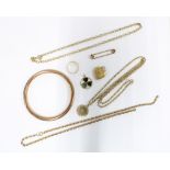 9ct gold jewellery to include three chain necklaces, (one a/f), a circular pendant, pin brooch,
