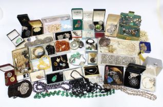 Quantity of vintage and later costume jewellery (a lot)