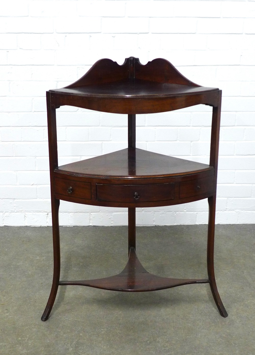 Mahogany corner wash stand, 58 x 92 x 40cm.