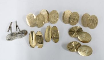 Four pairs of 9ct gold cufflinks together with a pair of silver cufflinks (5 pairs)