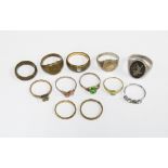 Twelve costume rings (12)