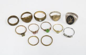 Twelve costume rings (12)