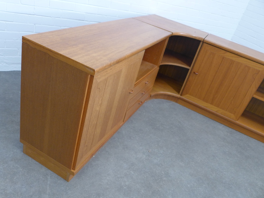 Teak corner unit, 180 x 71 x 180cm. - Image 3 of 3