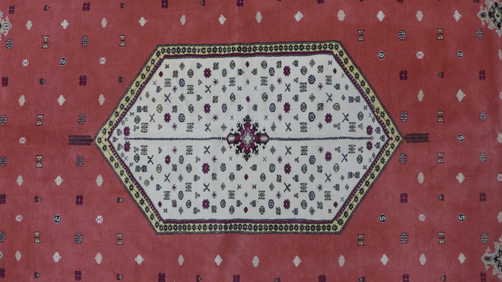 20th century Moroccan carpet / large rug, rose field with an hexagonal medallion in ivory, - Image 2 of 5