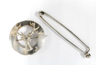 William Dunningham & Co silver stag head brooch, Edinburgh 1948 and a silver kilt pin, Edinburgh