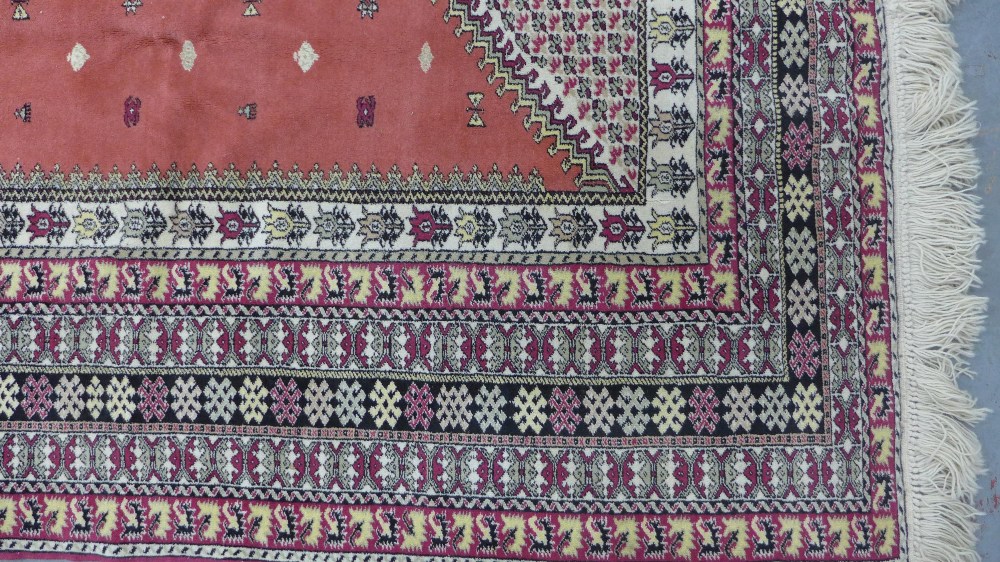 20th century Moroccan carpet / large rug, rose field with an hexagonal medallion in ivory, - Image 3 of 5