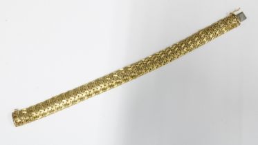 Italian 9ct gold bracelet, with textured weave links, stamped with import marks for Birmingham 1999