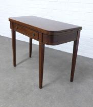 Mahogany fold over table with satinwood stringing, single frieze drawer, on tapering legs, 102 x