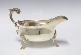 George VI silver sauce boat, London 1946, 19 x 11.5cm