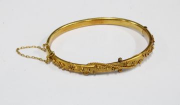 Victorian 15ct gold bangle with applied floral pattern, in fitted box, stamped 15ct