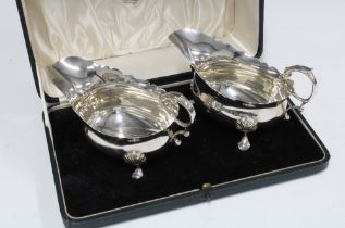 George V pair of silver sauce boats, Wilson & Sharp, London 1931, in original fitted case (2)