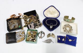 Collection of vintage and later costume jewellery (a lot)