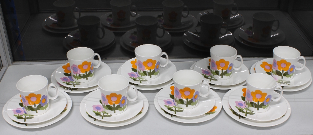 Dolly Days Hostess tableware designed by John Russell (24) (one saucer repaired) - Image 3 of 3