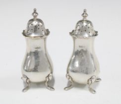 Edwardian pair of silver pepper pots, Birmingham 1906, (2)