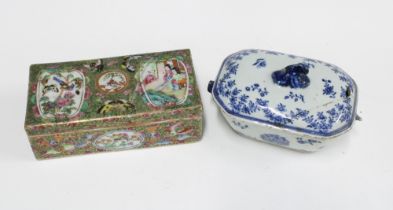 Chinese famille rose rectangular box and cover, 19 x 6cm, together with a Chinese blue and white