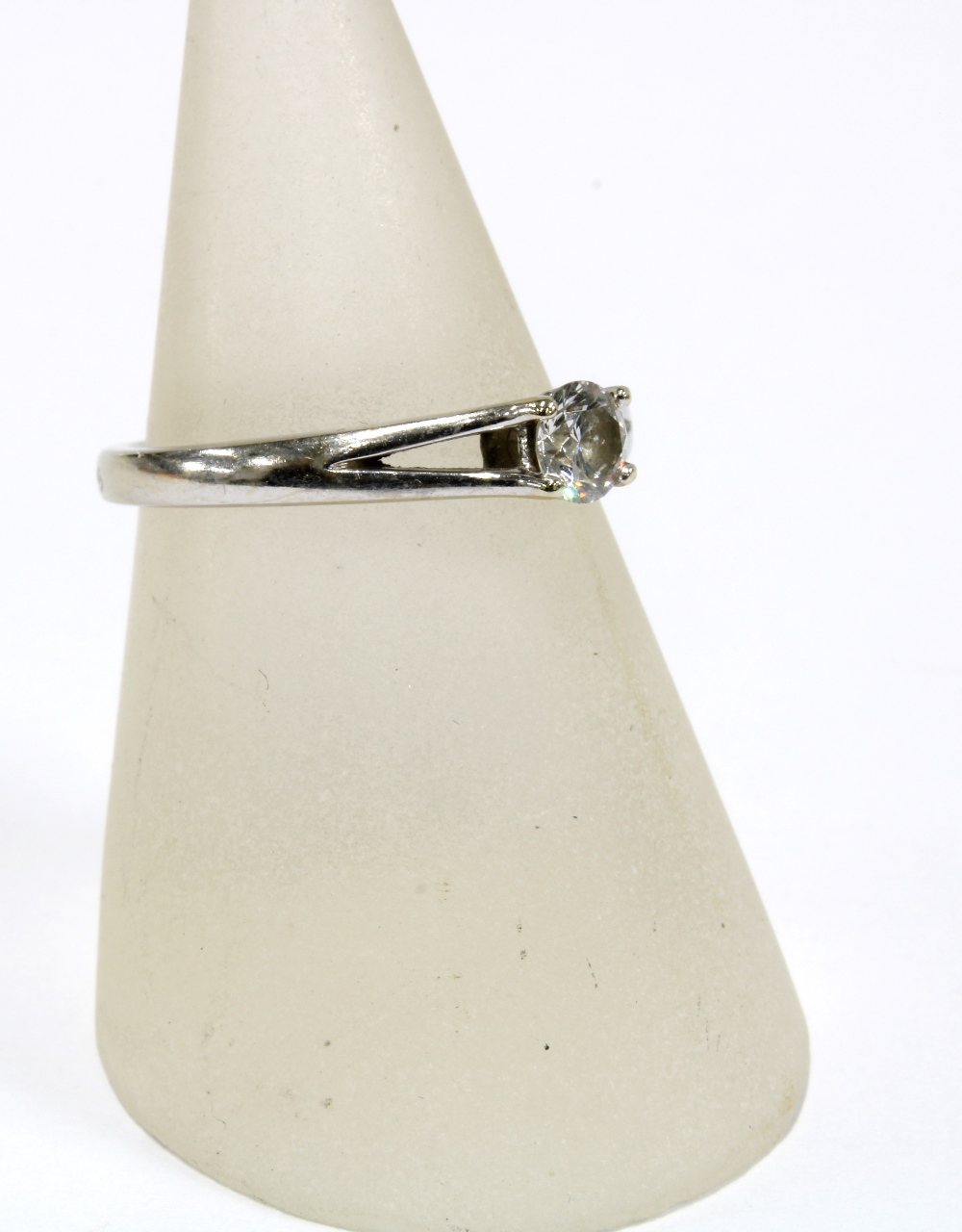 18ct white gold diamond solitaire ring by Kissing Diamond, with a smaller diamond set to the inner - Image 3 of 6