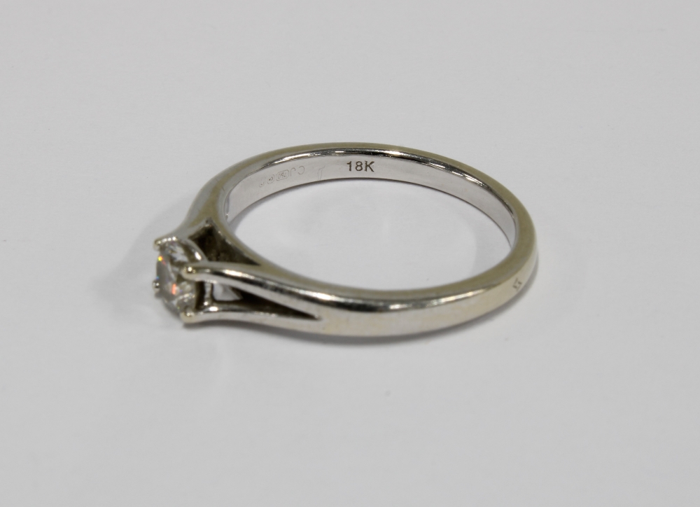 18ct white gold diamond solitaire ring by Kissing Diamond, with a smaller diamond set to the inner - Image 4 of 6
