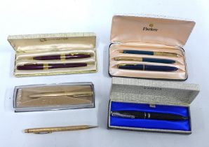 Vintage pens to include Parker and an Eversharp gold plated propelling pencil, etc (a lot)