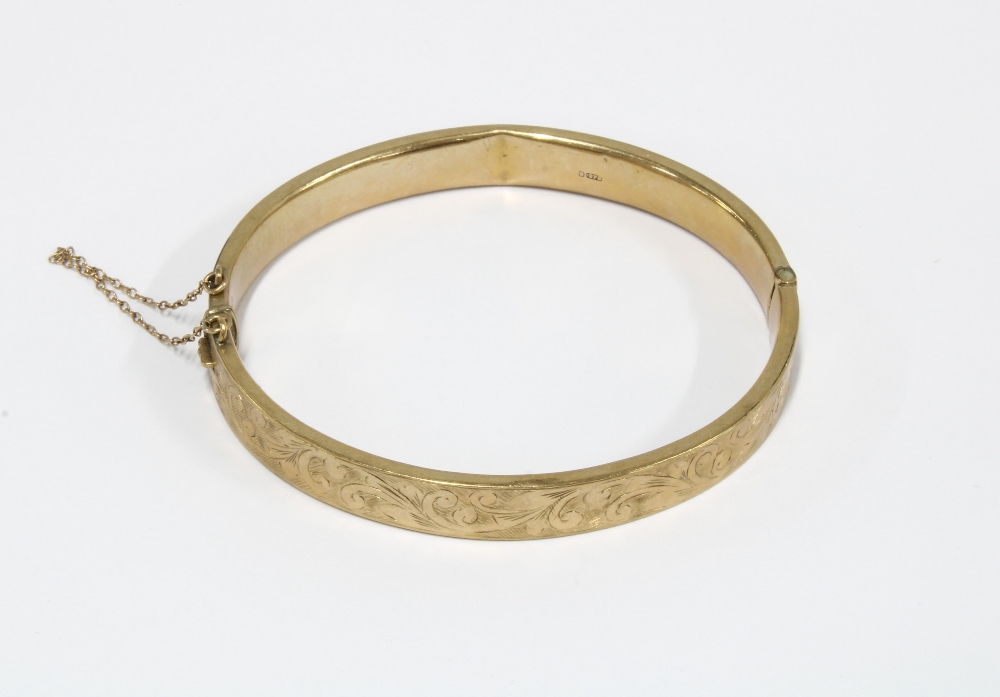 9ct gold stiff hinged bangle, Chester 1958