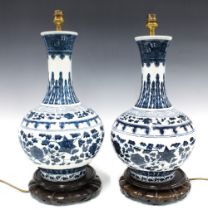 Pair of chinoiserie blue and white table lamps on wooden bases, 52cm (2)