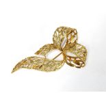 9ct gold bow brooch, import marks for London 1965