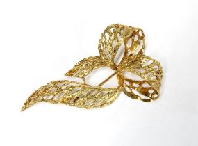 9ct gold bow brooch, import marks for London 1965
