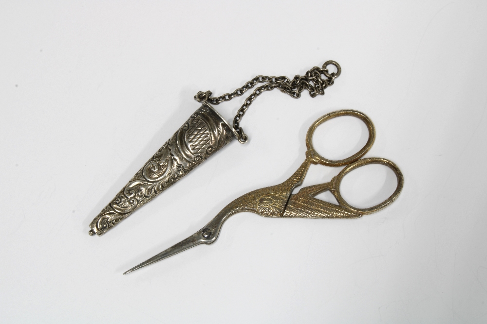 An Edwardian silver chatelaine case, Chester 1903, containing a pair of 'stork' scissors (2) - Image 2 of 2