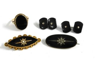 Mourning jewellery to include a 9ct gold plaque ring, two brooches with seed pearls and a pair of
