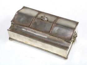Silver plated desk inkstand, rectangular form with a serpentine lid and pen tray, with beaded edge