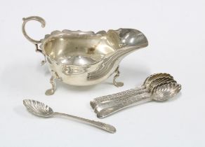 Edwardian Sheffield silver sauce boat and set of six silver teaspoons, London 1906 (7)`