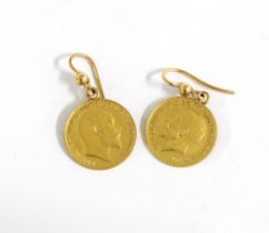 Pair of gold half sovereign coin earrings, comprising Edward VII, 1910 and George V, 1913 (2)