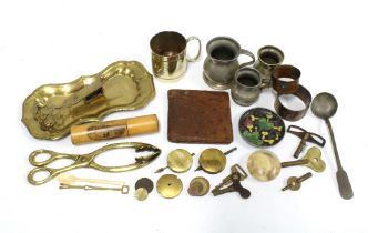 A collection of brass and pewter keys and measures, etc (a lot)