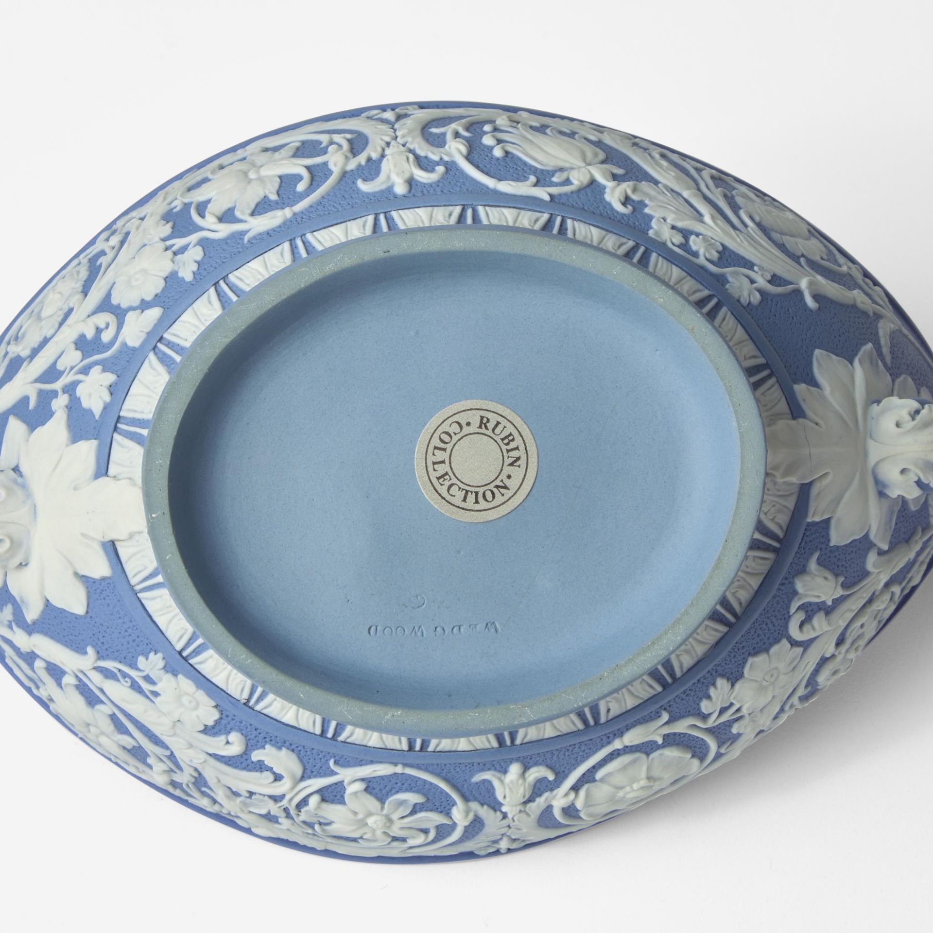 A Wedgwood Solid Blue Jasperware Handled Bowl and Spoon UK, 1780s - Image 3 of 3