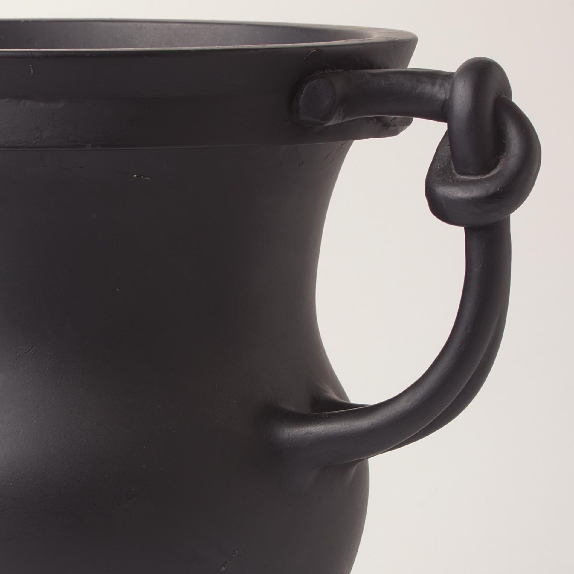 A Wedgwood Black Basaltes Knot-Handled Wine Cooler UK, circa 1800 - Image 2 of 3