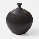 A Wedgwood Frank Brookes Black Basalt Studio Pottery Vase UK, 1980