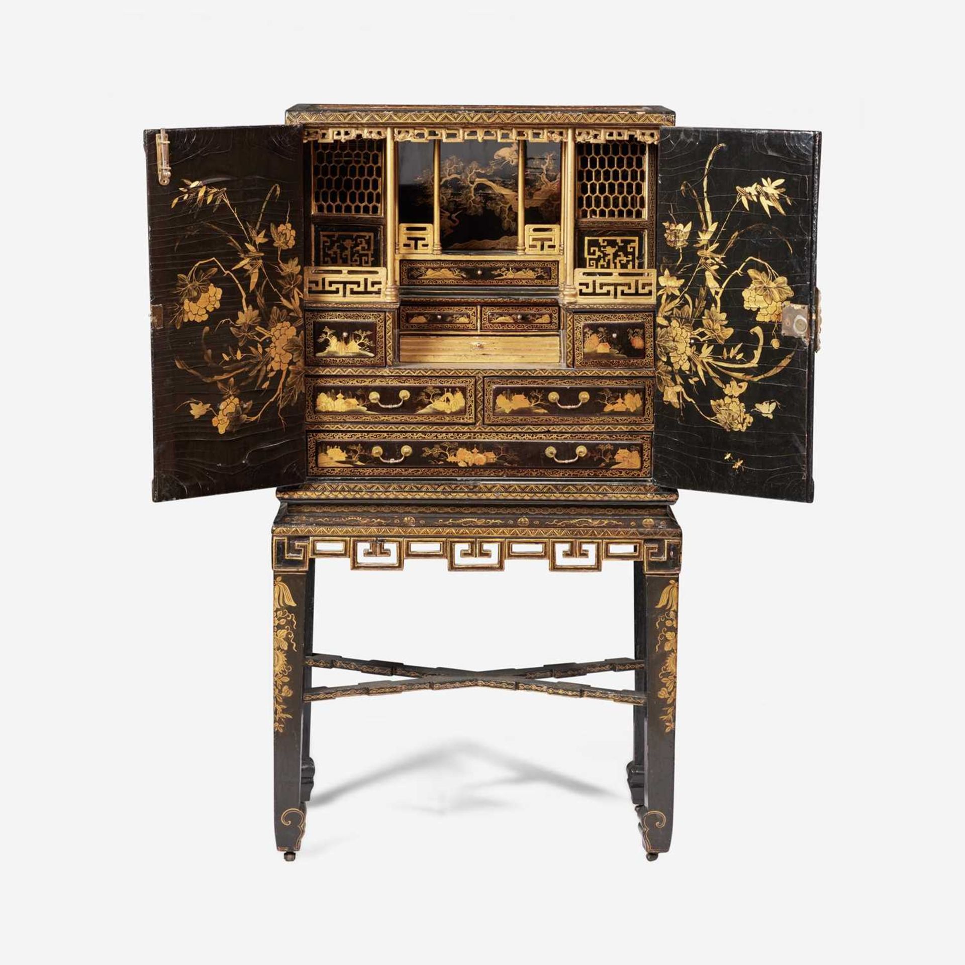 A Chinese Export gilt-decorated black lacquer cabinet-on-stand circa 1750 - Bild 3 aus 3