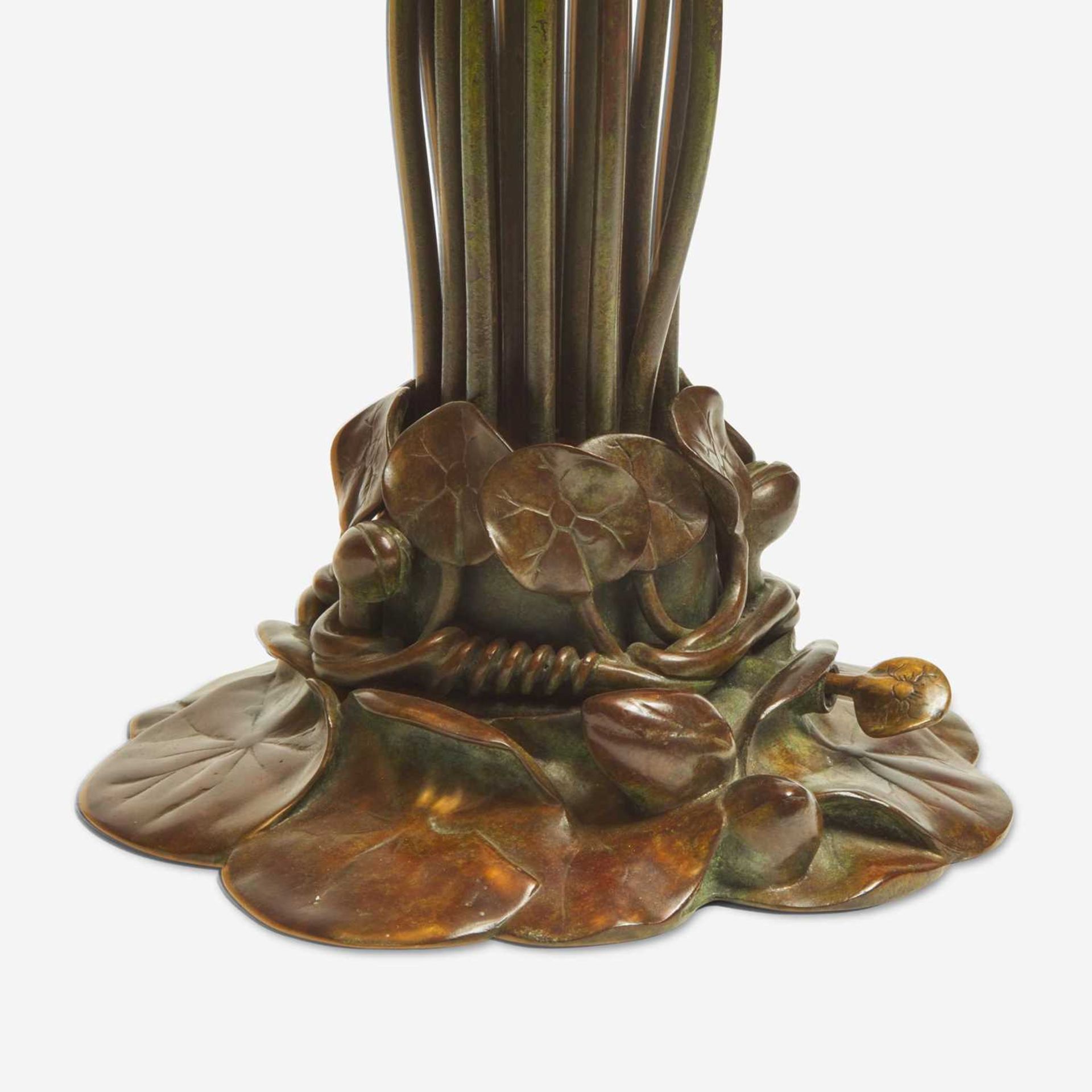 Tiffany Studios (American, active 1878-1932) An Eighteen-Light "Lily" Table Lamp, New York, NY, - Bild 3 aus 3