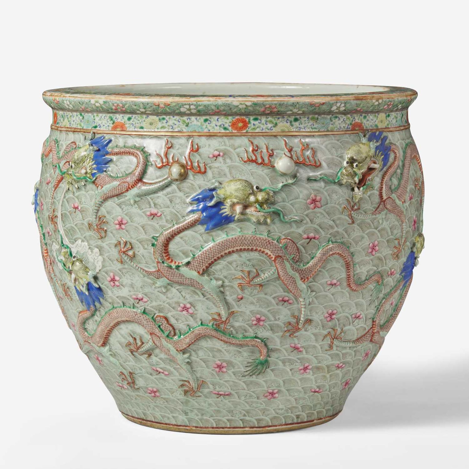A Chinese Famille Rose-decorated porcelain “Nine Dragon” jardinière Late Qing dynasty/early - Bild 2 aus 4