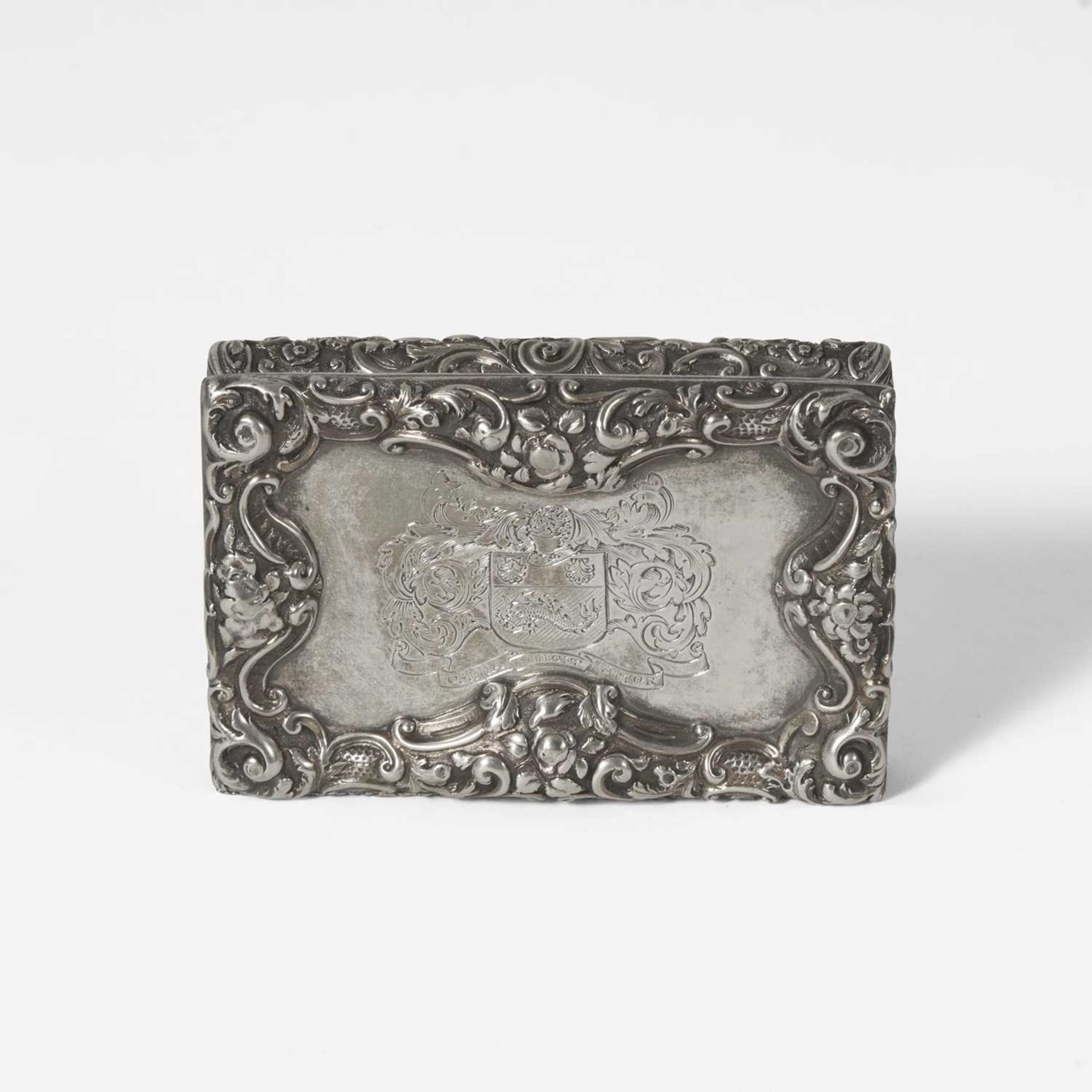 A group of five assorted sterling silver and silver-mounted boxes Various English and Continental - Bild 7 aus 7