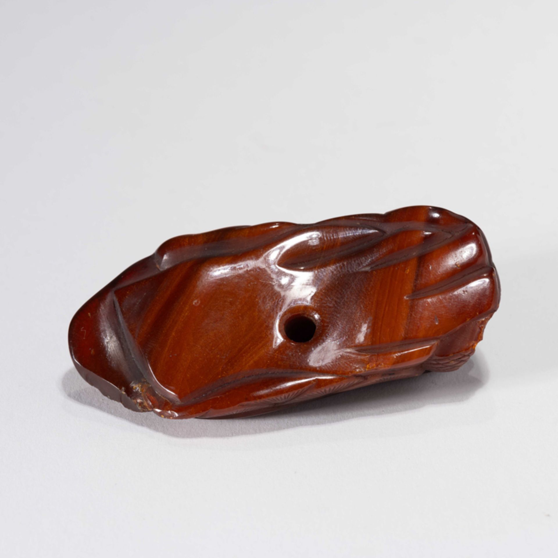 A CHINESE AMBER CICADA-FORM ORNAMENT - Image 6 of 8