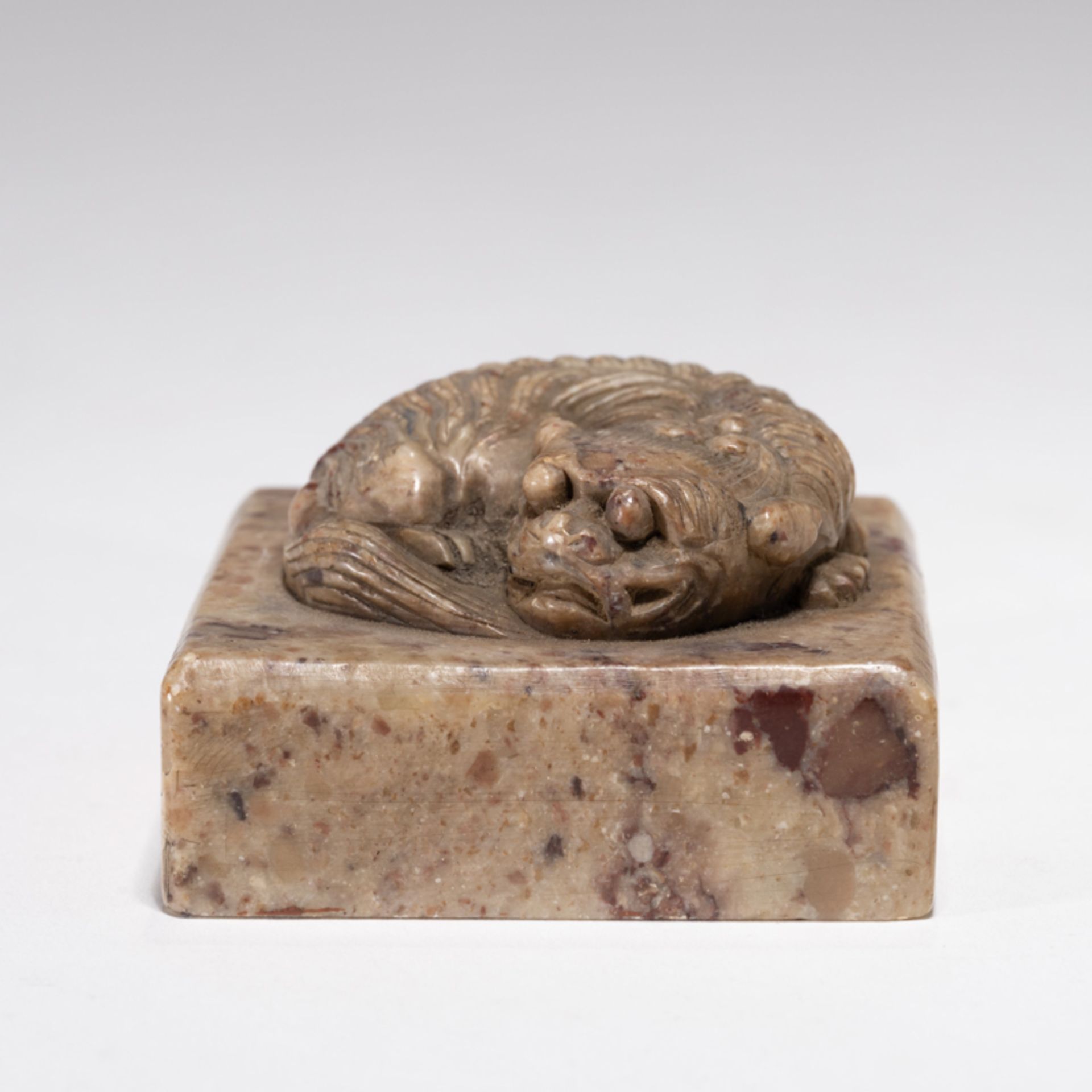 A CHINESE STONE 'LION' SQUARE SEAL - Image 2 of 7