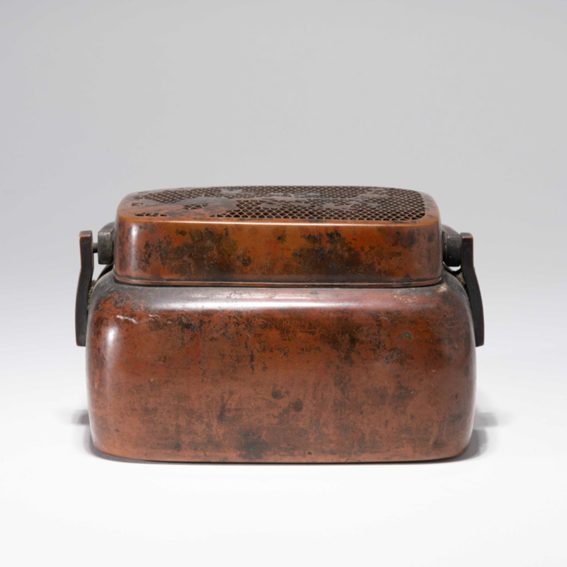 A CHINESE BRONZE HAND WARMER,WITH '鳴岐 (MING QI)' MARK - Image 2 of 7