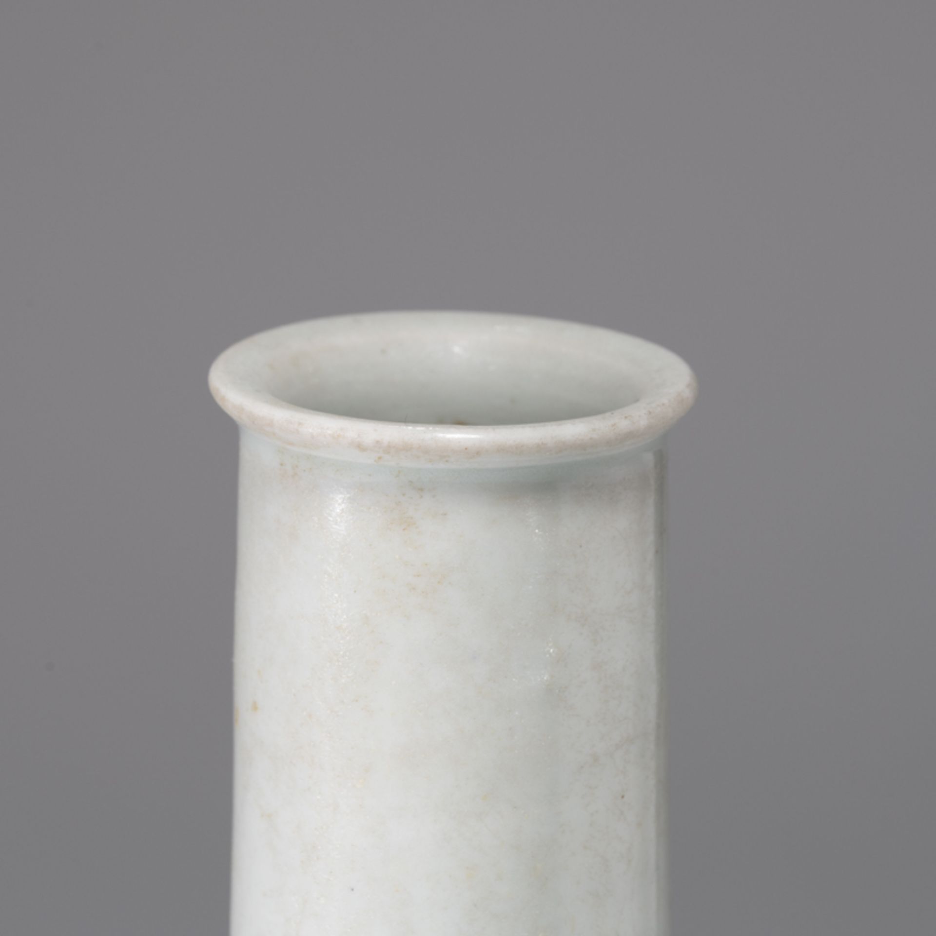 A KOREAN BLUE AND WHITE 'CHRYSANTHEMUM' BOTTLE VASE, JOSEON DYNASTY - Image 4 of 8